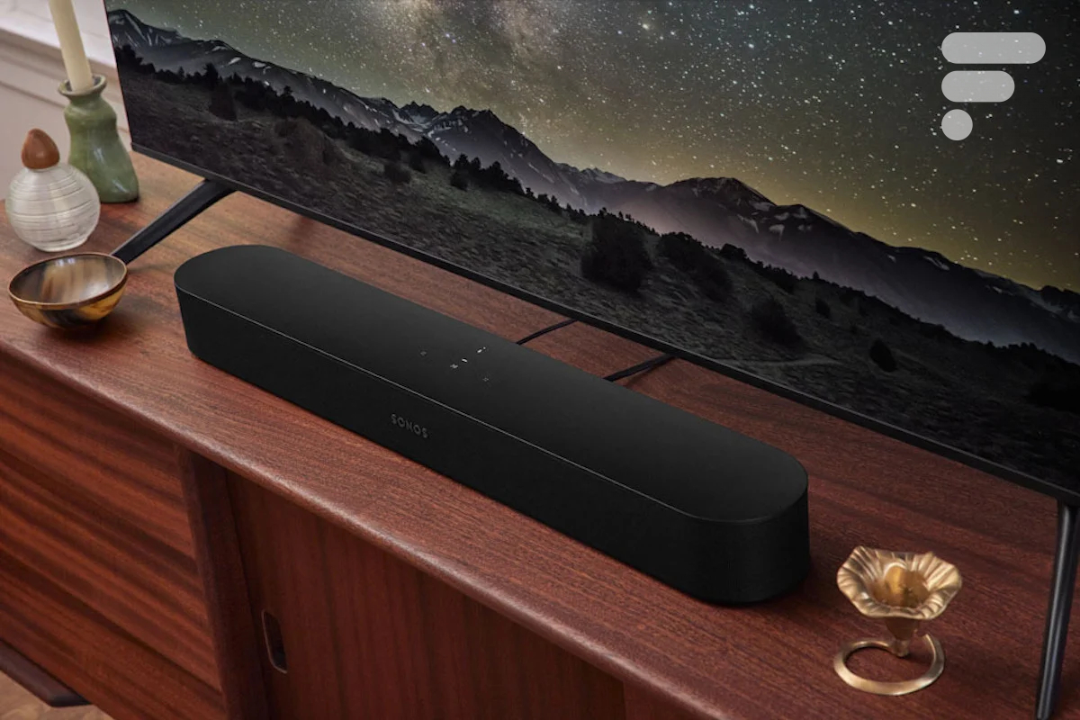 La Sonos Beam 2 (en haut) reprend le même gabarit que son aînée