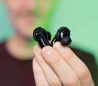Les Bose QC Earbuds II // Source : Chloé Pertuis pour Frandroid