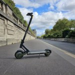 Cette trottinette haut de gamme avec 65 km d’autonomie perd aujourd’hui 45 % de son prix de lancement