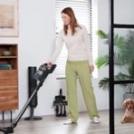 Le Samsung Bespoke Jet, un aspirateur balai avec une foule d’accessoires, avec 170 € de moins