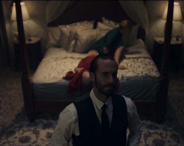 handmaids-tale-ceremonie-viol-fin handmaids-tale-ceremonie-viol-fin