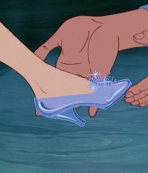Les pantoufles de verre de Cendrillon dans le dessin-animé de Disney