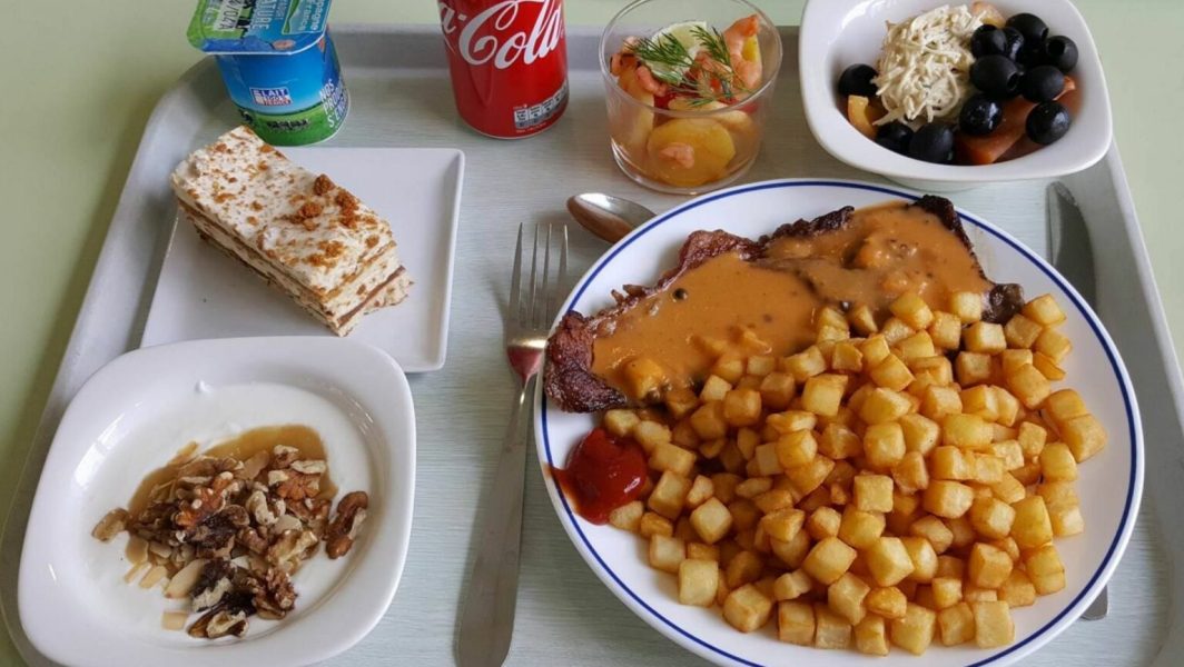 Plateau_d’un_étudiant_au_Restaurant_Universitaire_d’HECParis
