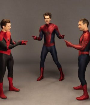 Tom-Holland-balance-un-Spider-Man-portait-un-faux-bouli-rebondi-sous-son-costume-moulant