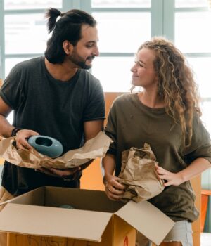 couple-demenagement-cartons