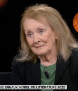 Annie Ernaux sur le plateau télé de La grande librairie // Source : Capture d'écran YouTube