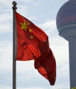 Un drapeau chinois qui flotte au vent © glaborde7 de la part de pixabay via Canva
