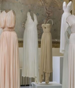 Vue de l'exposition « Alaïa / Grès. Au-delà de la mode » // Source : Stéphane Aït Ouarab