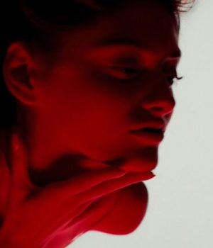 « Je compte même plus les fois où on m'a traité de chienne » : Solann nous raconte ses premières fois à Madmoizelle // Source : Capture d'écran du clip « Rome » de Solann
