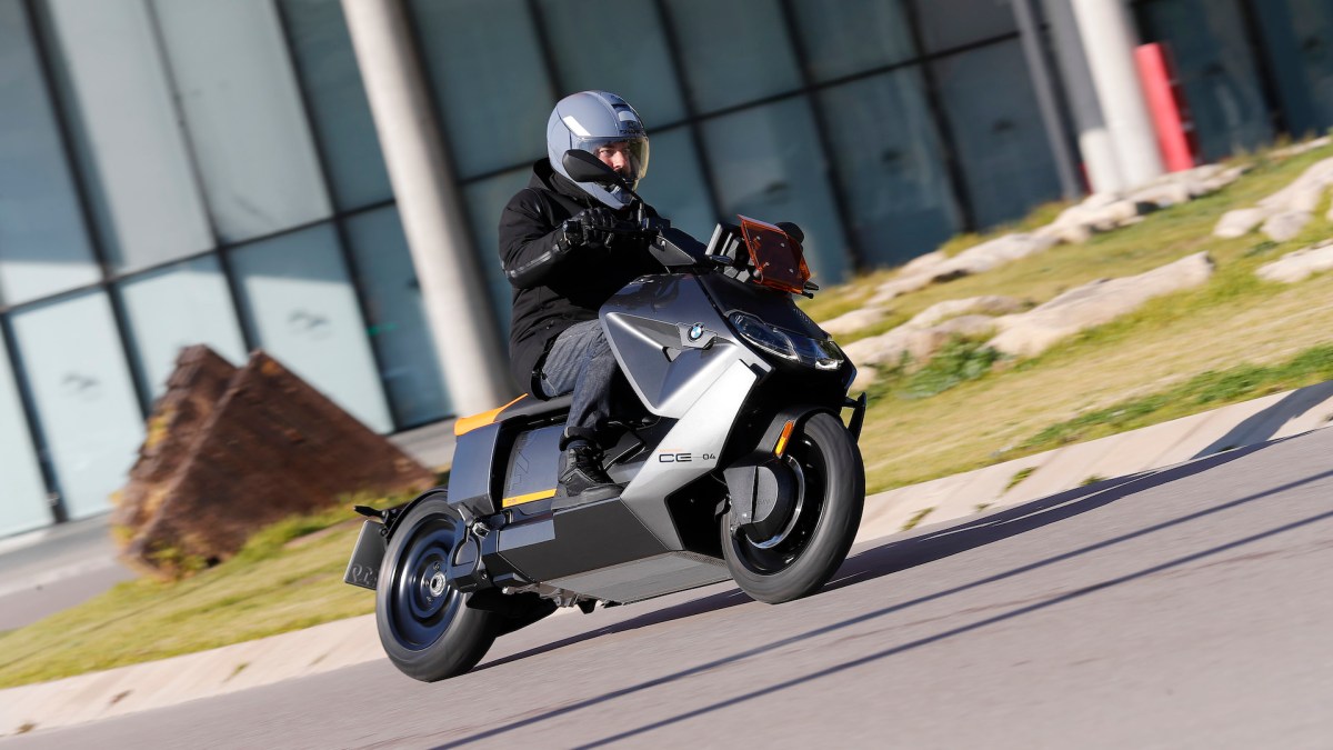 L'essai du BMW CE 04 par notre journaliste