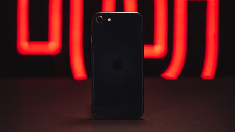 iPhone SE 2022 // Source : Louise Audry pour Numerama