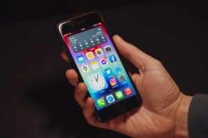 iPhone SE 2022 // Source : Louise Audry pour Numerama