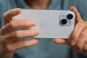 iPhone 15 et iPhone 15 Plus // Source : Thomas Ancelle / Numerama